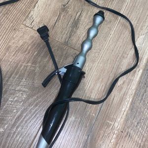 Curling iron.